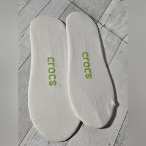 CROCS Cream No-Show Socks with Green Logo